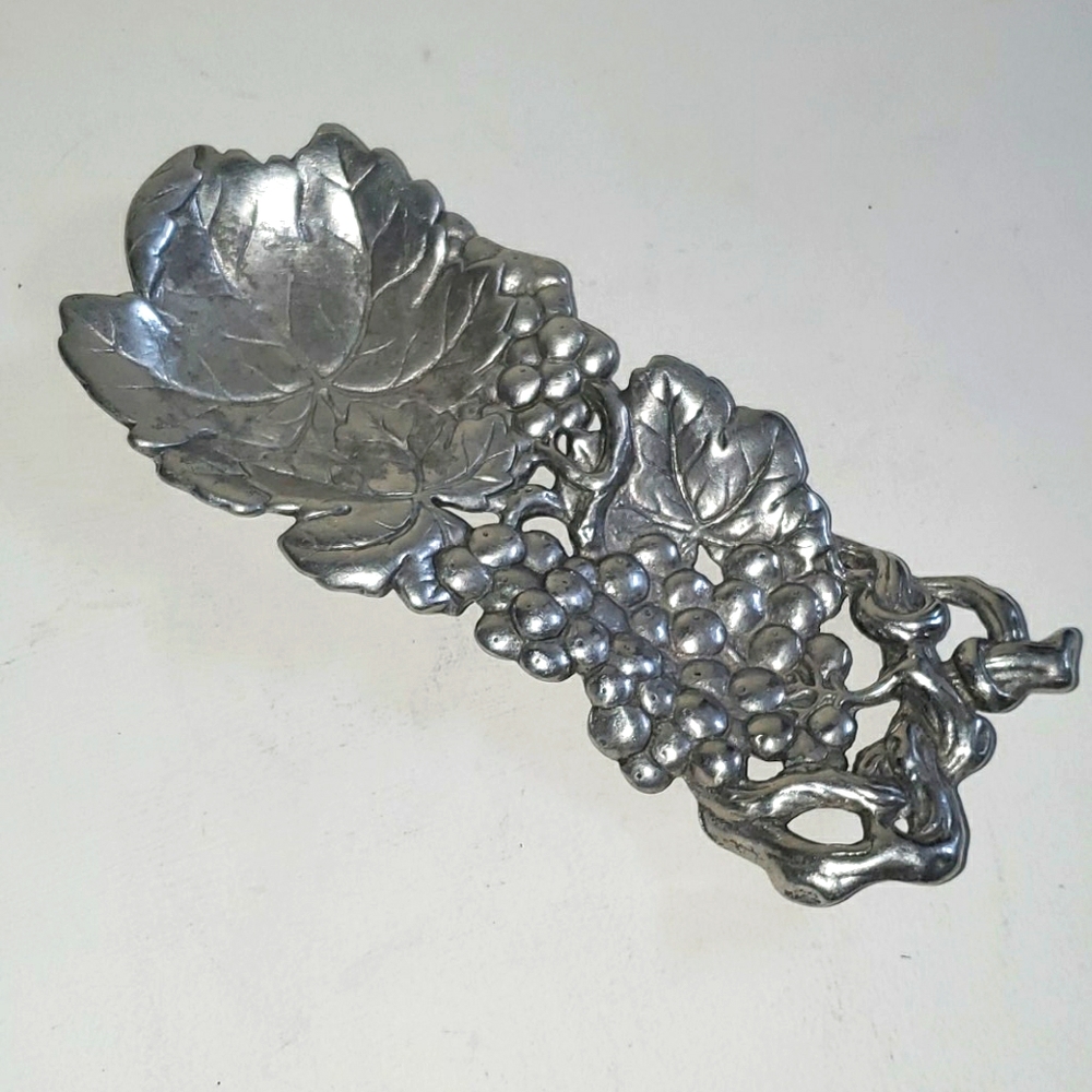 Arthur Court Grapevine Spoon Rest